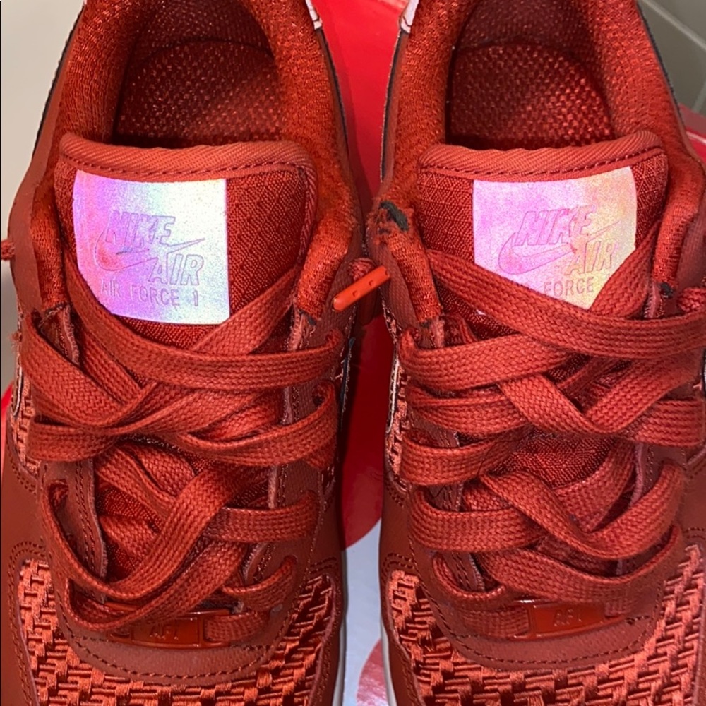 Nike’s - Picture 2 of 5